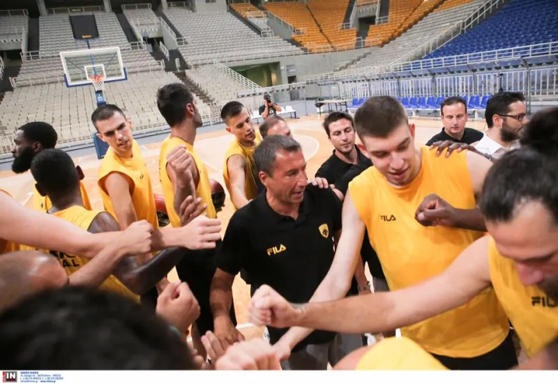 Στιγμές από την ανοιχτή προπόνηση της ΑΕΚ στο ΟΑΚΑ (vid)