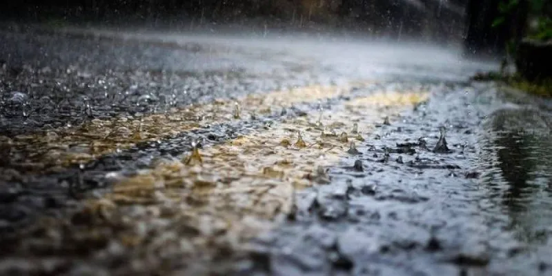 Ημαθία: Πατέρας και κόρη εγκλωβίστηκαν σε αυτοκίνητο από τη σφοδρή κακοκαιρία