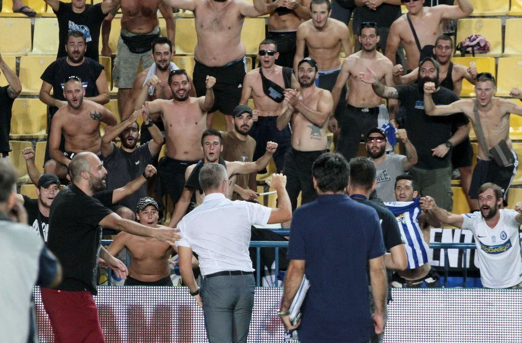 Αποθέωση Κάναντι στους φιλάθλους του Ατρομήτου