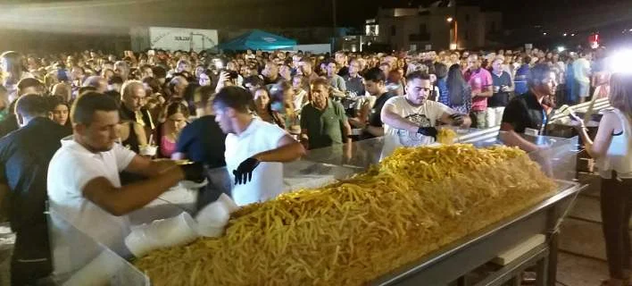 Τηγάνισαν 625 κιλά πατάτες, σε οκτώ ώρες στη Νάξο!