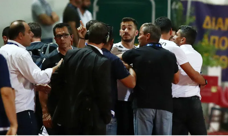 Ενταση στα αποδυτήρια της Νέας Σμύρνης