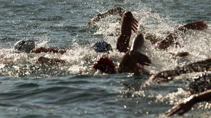 Ο γύρος των Σπετσών με... Swim Around