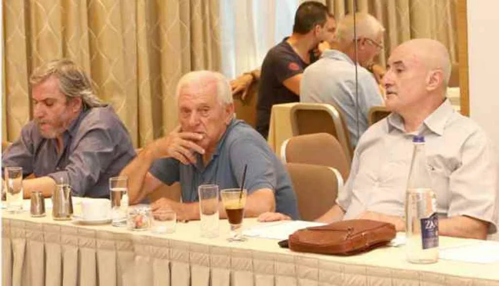 Οι 20 μέτοχοι που παραχώρησαν τις μετοχές τους στον Μπούση