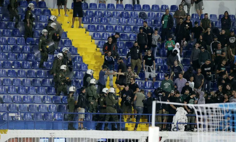 Επεισόδια στο Περιστέρι και πεντάλεπτη διακοπή