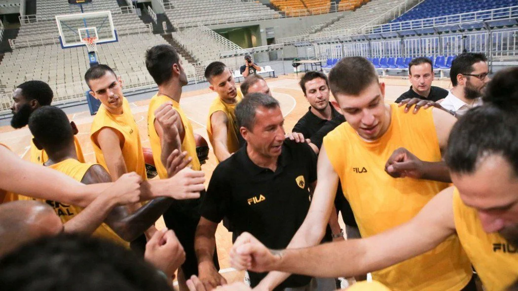 Στάση... πριν αρχίσει το δεύτερο τρέξιμο της ΑΕΚ!