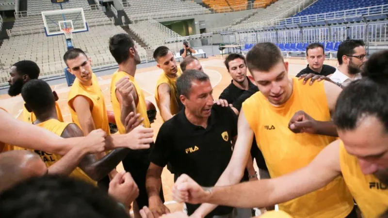Στάση... πριν αρχίσει το δεύτερο τρέξιμο της ΑΕΚ!