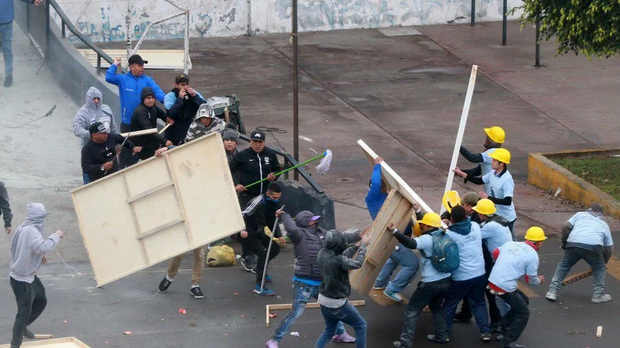 Οι οπαδοί της Αλιάνσα Λίμα πήραν στο κυνήγι Ευαγγελιστές (vid)