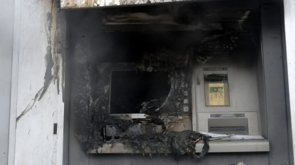 Βύρωνας: Έκρηξη σε ΑΤΜ (vid)