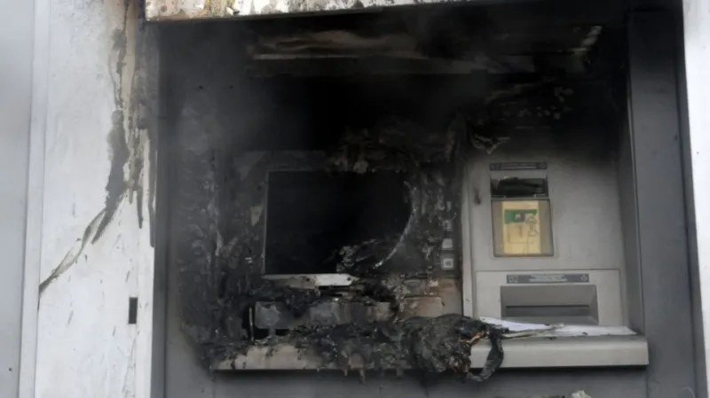Βύρωνας: Έκρηξη σε ΑΤΜ (vid)