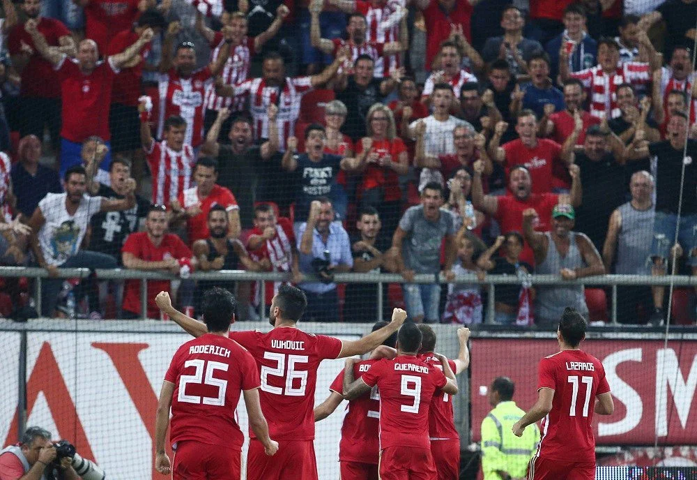 Με κόσμο ο Ολυμπιακός στη Νέα Σμύρνη
