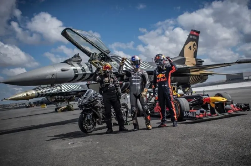 Τα «έστησαν»! Μία μοτοσυκλέτα, ένα F-16, μία F1 και πέντε αυτοκίνητα (vid)