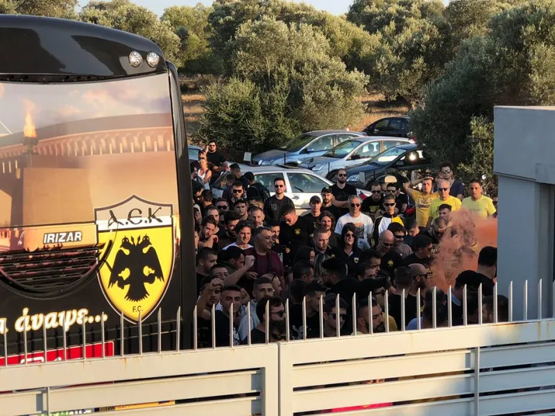 Το μήνυμα των οργανωμένων στους παίκτες της ΑΕΚ (pics + vid)