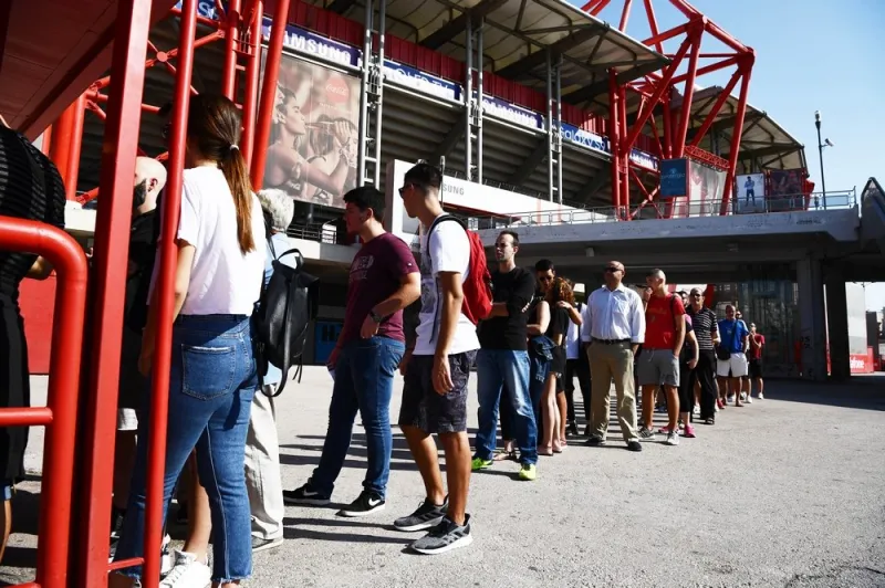 Ουρές στο Καραϊσκάκης για ένα εισιτήριο