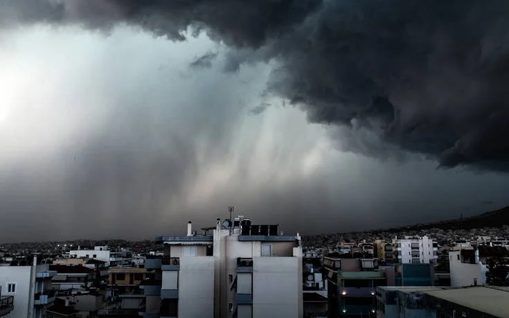 Συνεχίζεται η κακοκαιρία - O Ξενοφών σαρώνει τη χώρα
