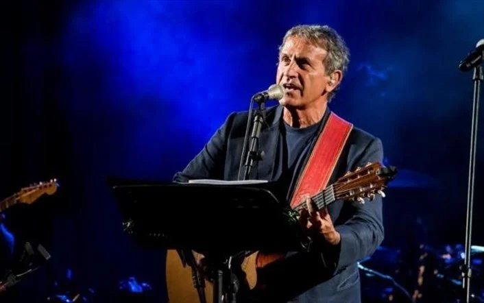 Ο Γιώργος Νταλάρας με τη Συμφωνική Ορχήστρα της Σμύρνης στο Ηρώδειο