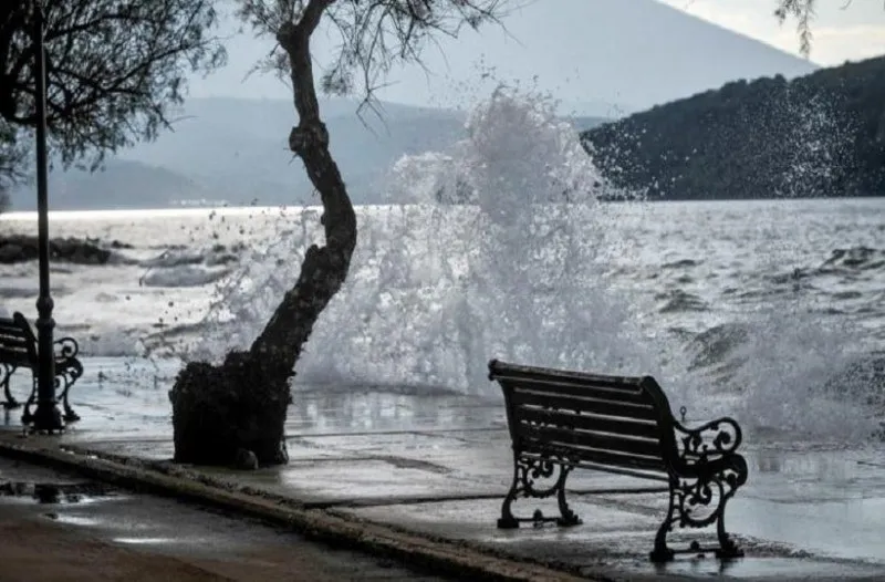 Σε κατάσταση εκτάκτου ανάγκης η Εύβοια - Τρεις οι αγνοούμενοι