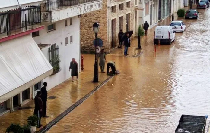 Ο απολογισμός του Ζορμπά ως τώρα: Τέσσερις αγνοούμενοι- Πολλά προβλήματα στην κυκλοφορία (vid)