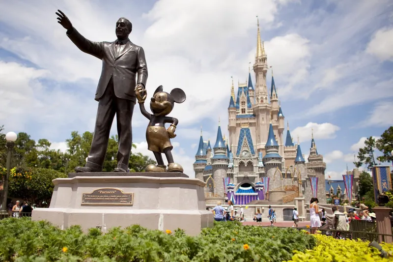 Drone που φτιάχνει γκράφιτι από τη Disney