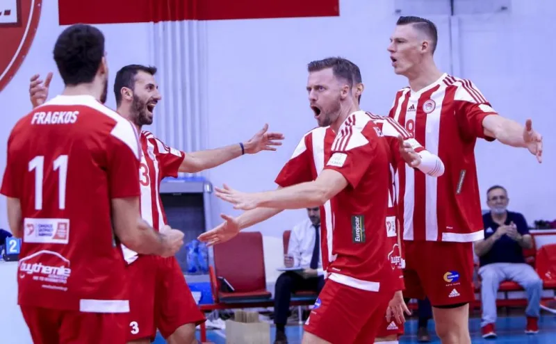 Ο Ολυμπιακός με απίστευτο Ζουπάνι νίκησε 3-1 τον Φοίνικα Σύρου