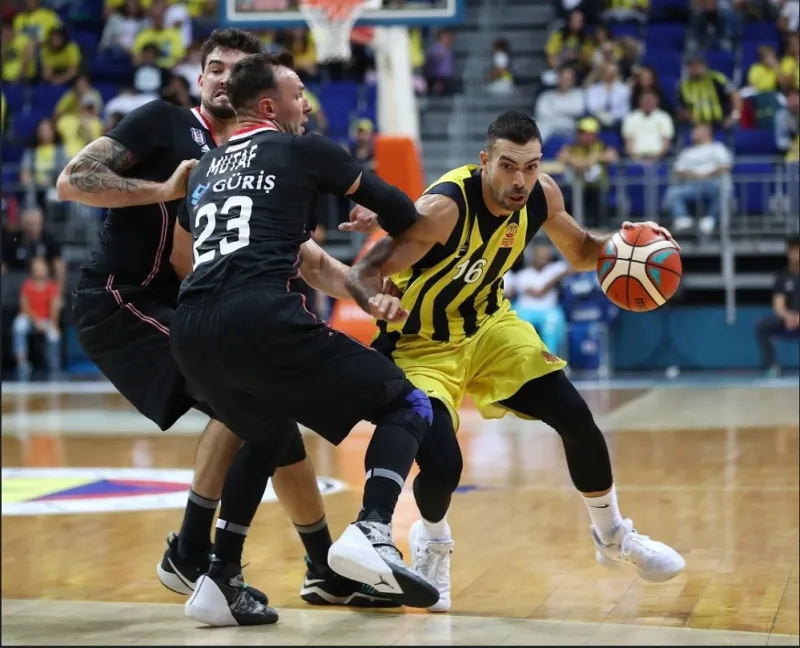 Πρωταγωνιστής ο Σλούκας στη νίκη της Φενέρ