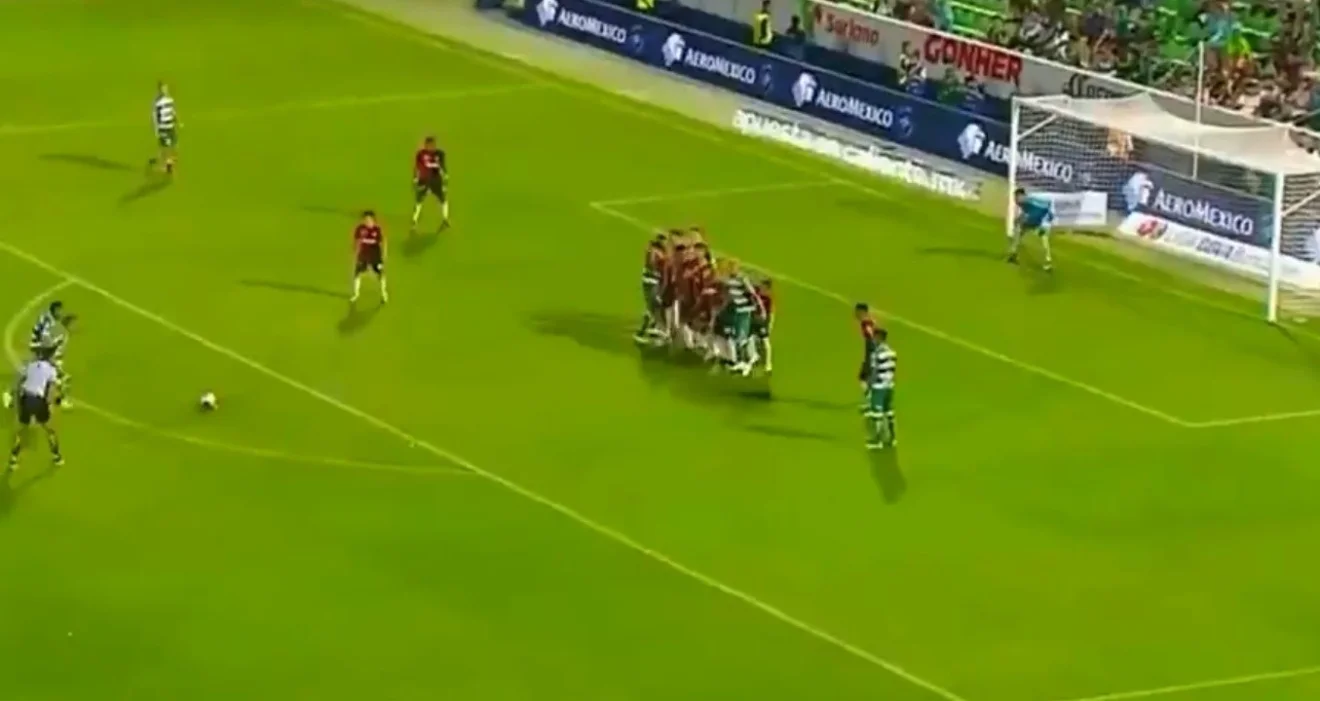 Φάουλ αλά… Πανένκα στο Μεξικό (vid)