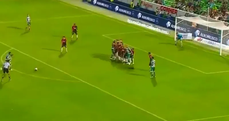 Φάουλ αλά… Πανένκα στο Μεξικό (vid)