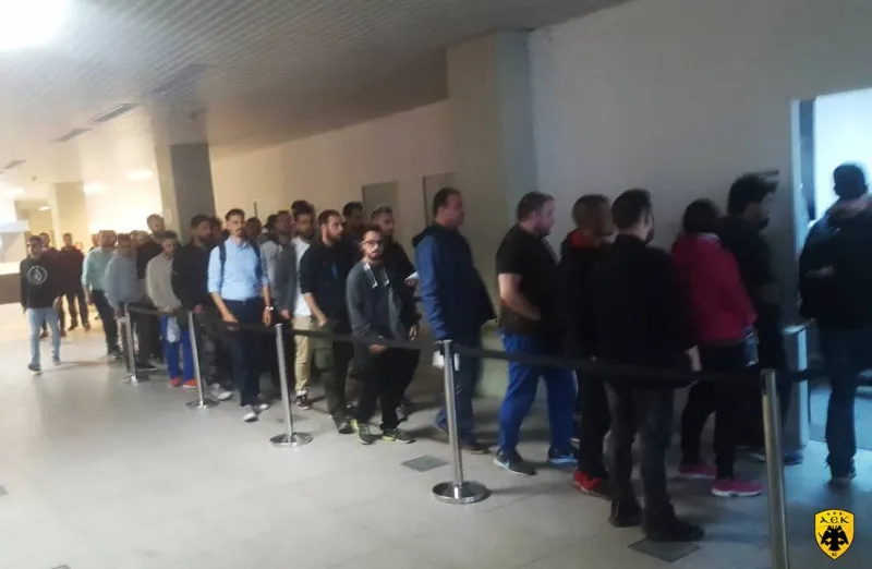 Μεγάλη κινητικότητα των οπαδών της ΑΕΚ για τα διαρκείας (pics)