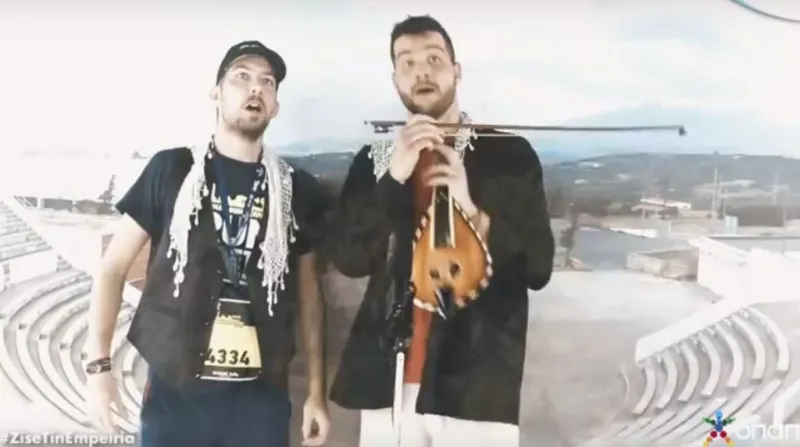 Οι δρομείς κουζουλάθηκαν με τον ΟΠΑΠ και απαγγέλλουν μαντινάδες – Δείτε το απολαυστικό βίντεο από τον Ημιμαραθώνιο Κρήτης