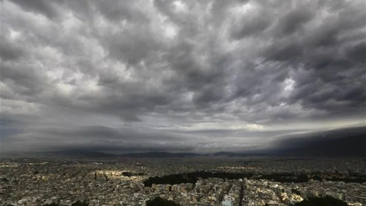 Συννεφιασμένη Κυριακή
