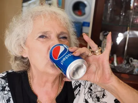 Η ηλικιωμένη που πίνει μόνο Pepsi εδώ και 64χρόνια (pics)