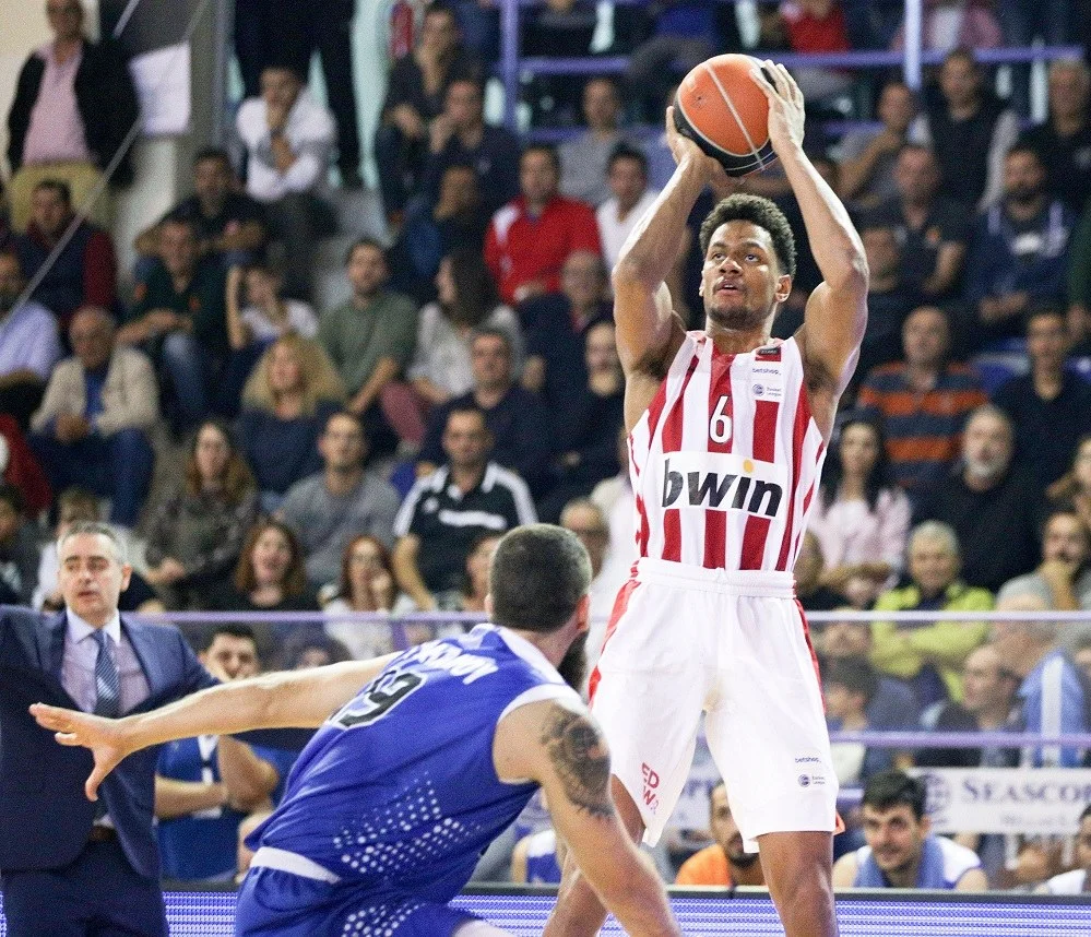 Το passing game του Ολυμπιακού και το τρίποντο του Τουπάν (vid)