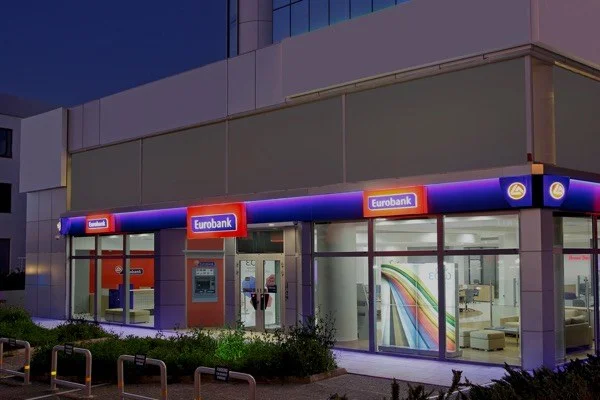 Συμφωνία πώλησης µη εξυπηρετούμενων δανείων ύψους 2 δισ. ευρώ ανακοίνωσε η EUROBANK