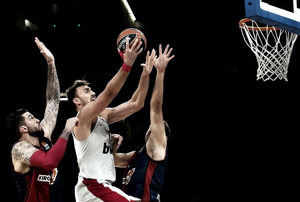 Μπασκόνια - Ολυμπιακός 80-85: Φόβος και τρόμος της Euroleague (vids)