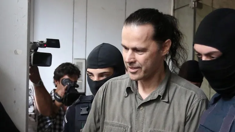 Σάββας Ξηρός: Αν είχα κάνει καριέρα και είχα λεφτά, θα είχα άλλη αντιμετώπιση