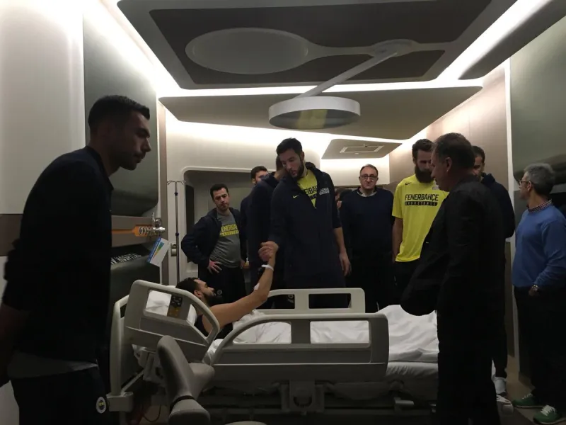 Σοβαρή ζημιά για τον Τάιλερ Ίνις στη Φενέρμπαχτσε (vid & pic)
