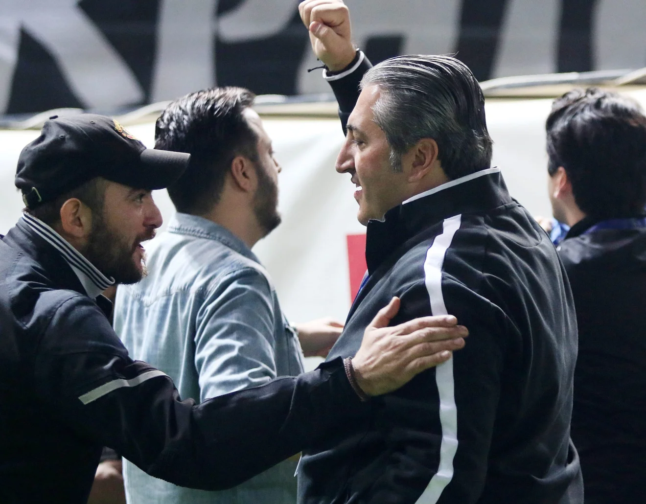 ΟΦΗ-Ολυμπιακός: Οι πανηγυρισμοί του Μπούση (pics)