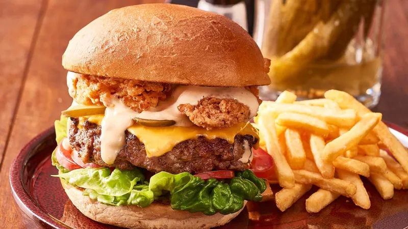 Τα burgers που φτιάχνονται αποκλειστικά από ρομπότ (vid)