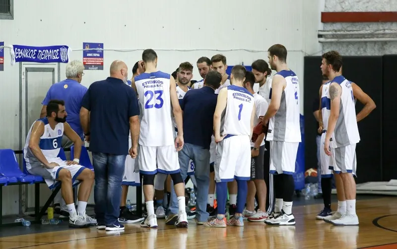 Παρελθόν τέσσερις από τον Εθνικό