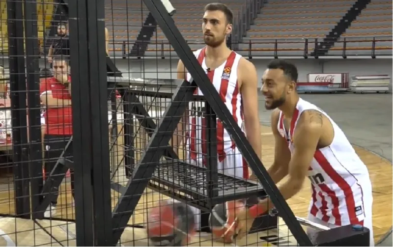 Γουίλιαμς - Γκος VS Μιλουτίνοφ: Μάχη σε μία μπασκέτα (vid)