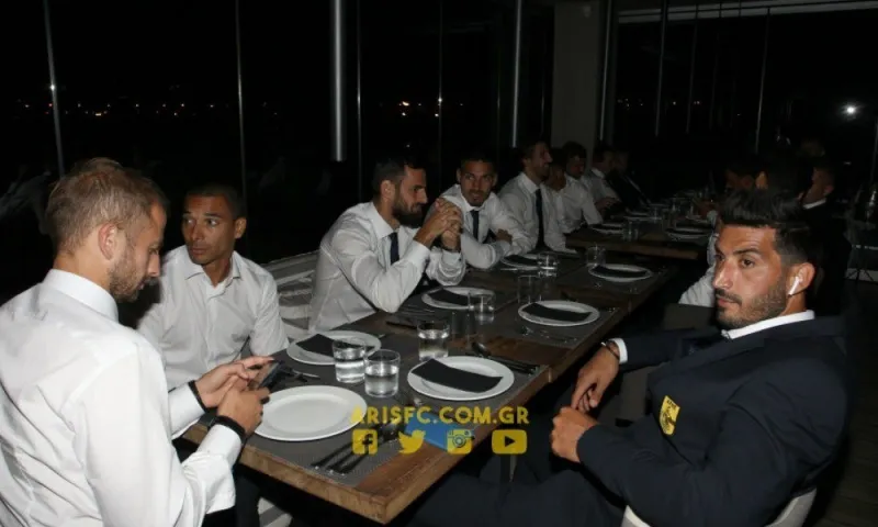 Γεύμα συσπείρωσης από Καρυπίδη στην Αθήνα (pics)