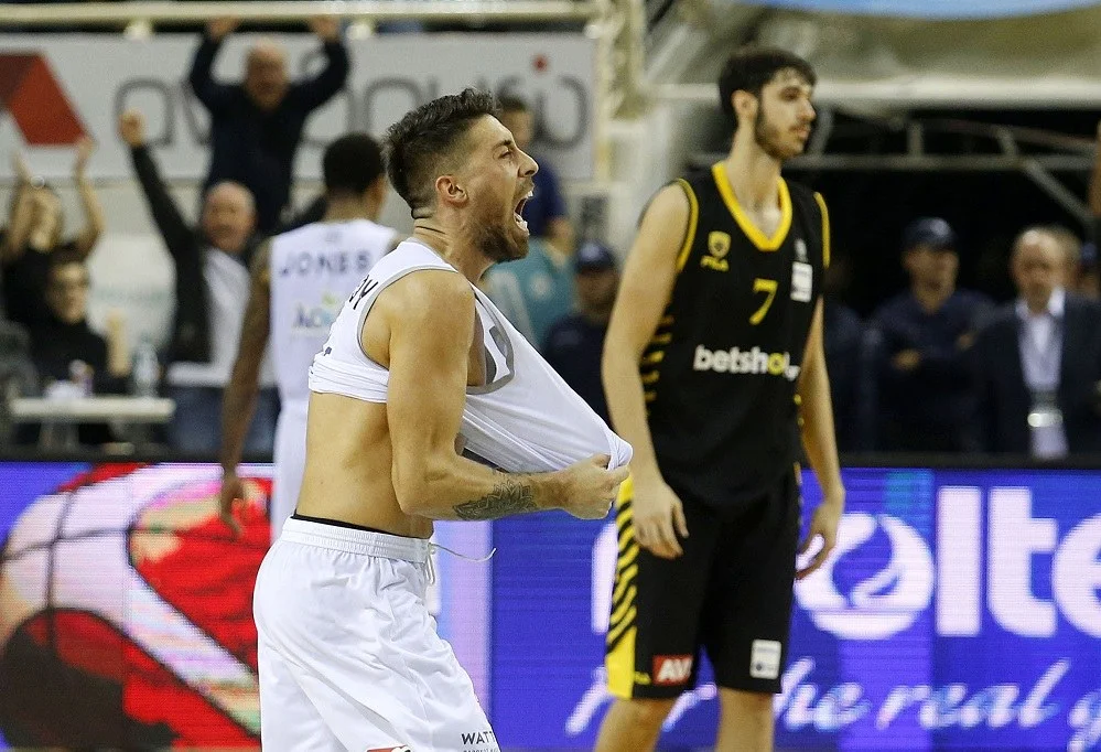 ΠΑΟΚ - ΑΕΚ 82-80: Στα ημιτελικά με ρεσιτάλ τριπόντων και βολών! (vid)