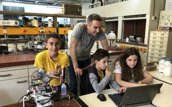 Τρεις έφηβοι θα εκπροσωπήσουν την Ελλάδα στην Ολυμπιάδα Ρομποτικής