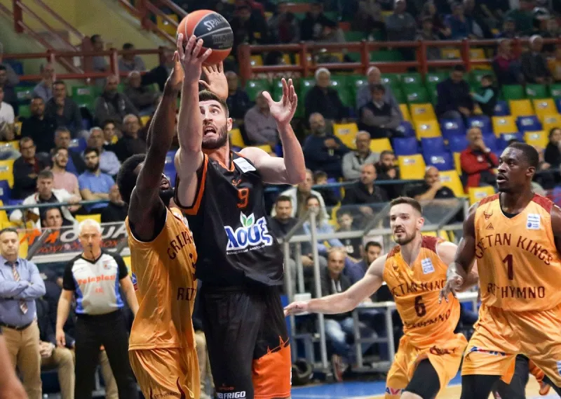 Ρέθυμνο - Προμηθέας 72-73: Δια πυρός και σιδήρου