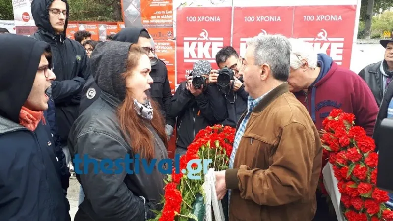 Ένταση στη Θεσσαλονίκη – Μπλόκο φοιτητών στο μνημείο της Πολυτεχνικής (vid)