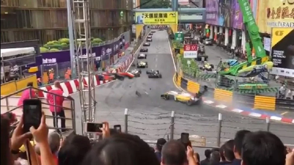 Formula 3 : Σοκαριστικό ατύχημα 17χρονης (vid)