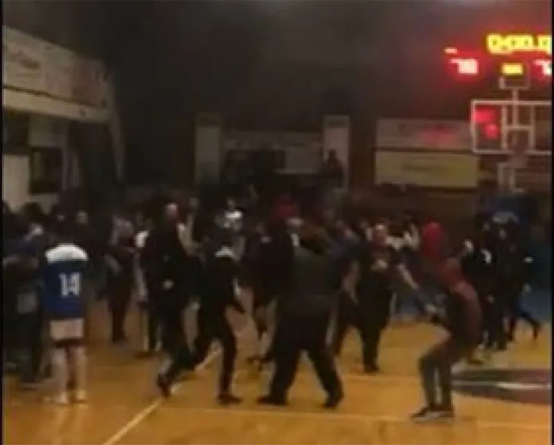 Γ' Εθνική Μπάσκετ: Εισβολή οπαδών και άγριο ξύλο στο Αιγάλεω-Ακράτα