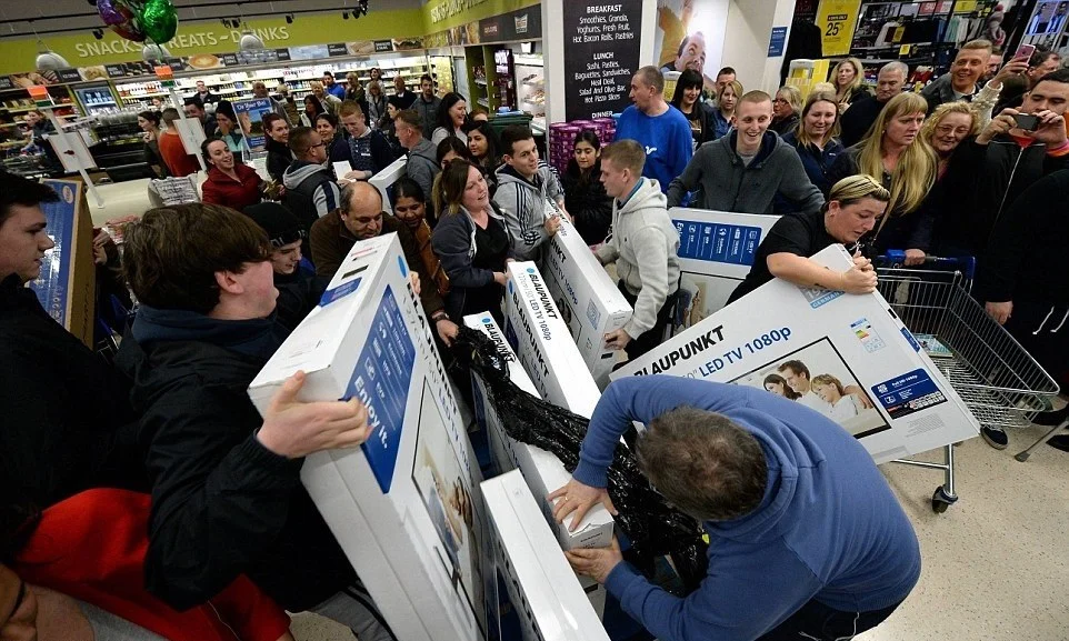 Επικό βίντεο από την αγγλική Black Friday (vid)