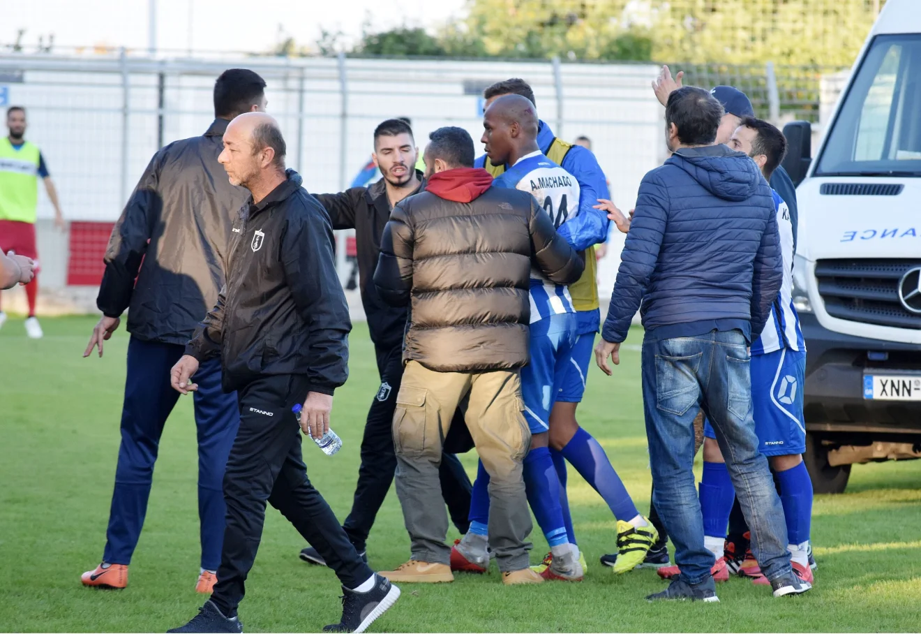 Football League: Έπεσε αναίσθητος ο Μασάδο! (vid)