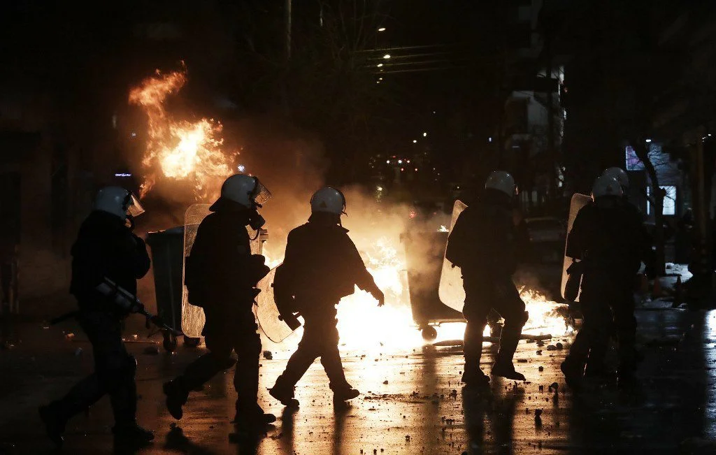 Photo που σοκάρει: Το ραντεβού θανάτου μεταξύ χούλιγκανς στην Αθήνα