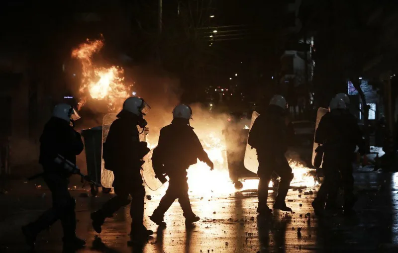 Photo που σοκάρει: Το ραντεβού θανάτου μεταξύ χούλιγκανς στην Αθήνα